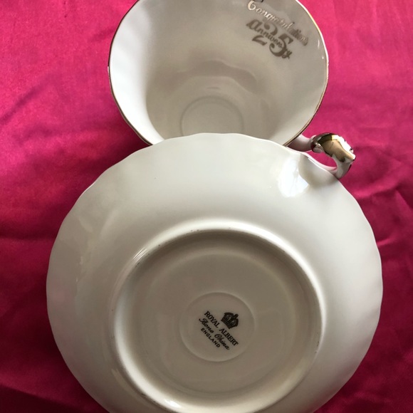 Royal Albert Bone China England 25th Anniversary - Picture 2 of 2
